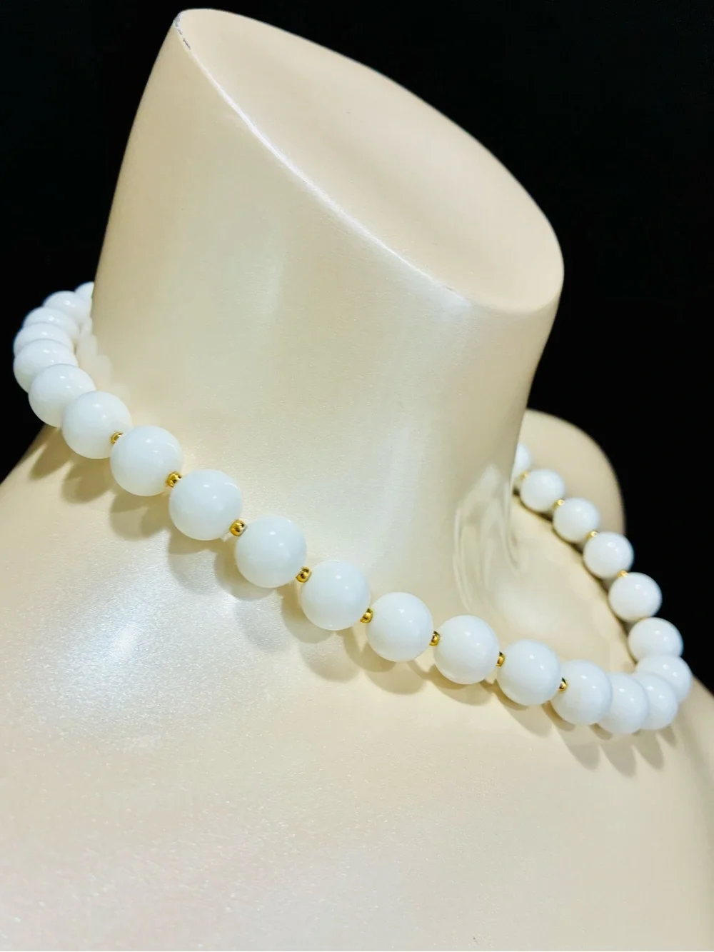 VTG Classic White Bead Necklace with Gold Accents Retro MCM Every Day Casual
